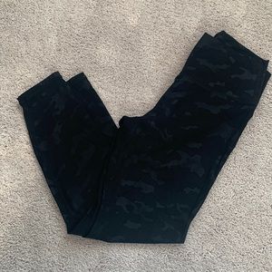 Zyia luxe capri black camo